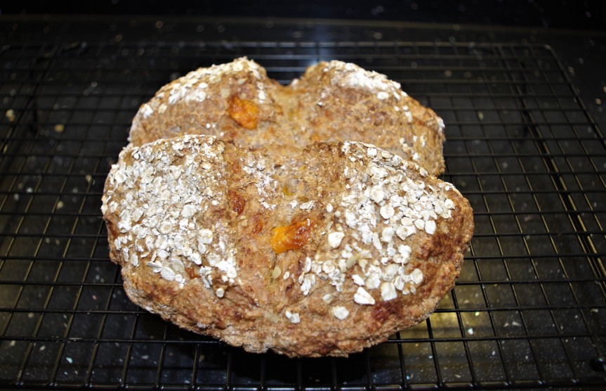 This image has an empty alt attribute; its file name is IMGP4172-Sun-23-Soda-Bread-with-Red-Leicester-cheese.jpg